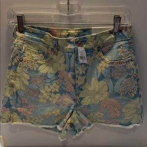 American Eagle Outfitters Floral Jean Mom Shorts Sz 4.  NWT. Box 35